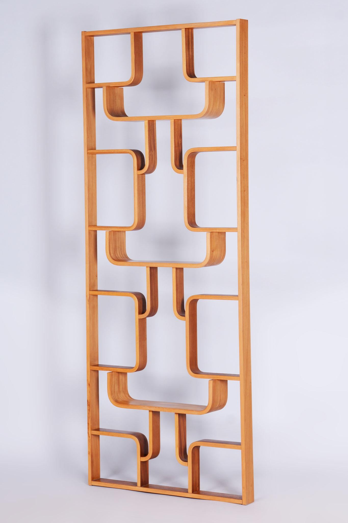 Restored MidCentury Divider.

Designer: Architect Ludvík Volák
Maker: Dřevopodnik Holešov
Source: Czechia (Czechoslovakia)
Period: 1960-1969
Material: Maple
Revived polish.

Designed by renowned Czech mid-century modern designer Ludvik Volak. 

Made