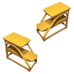 Tavolino in rattan e Oak restaurato del metà del secolo scorso, a due piani e con arco a due punte, coppia