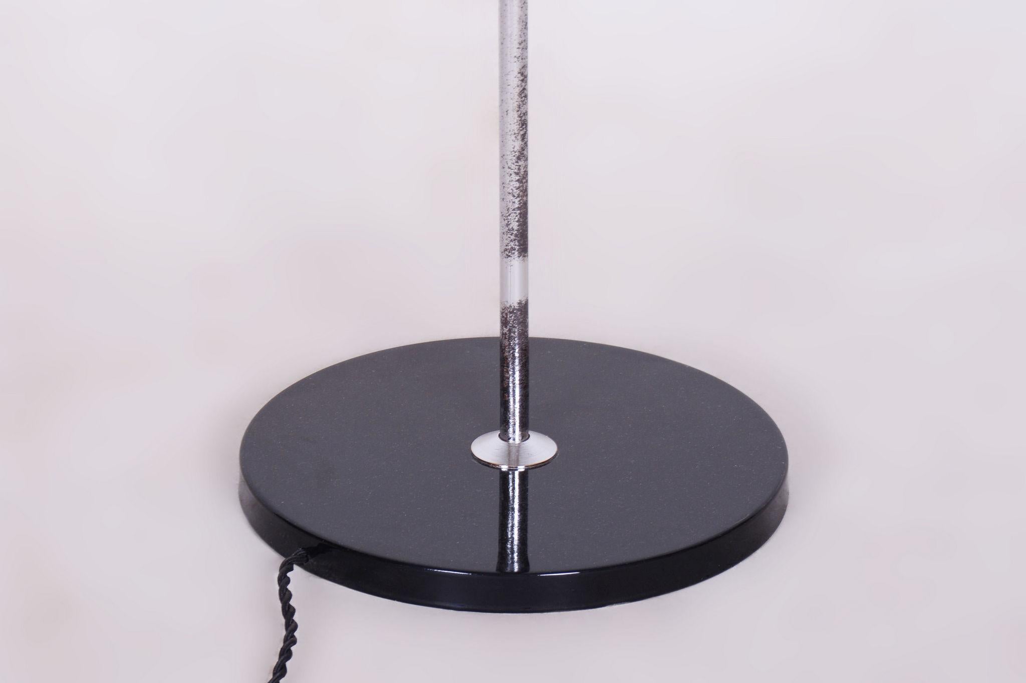 Lampada da terra restaurata di metà secolo, Beeche, Cromo, Vetro opalino, Germania, anni '70 in vendita 3