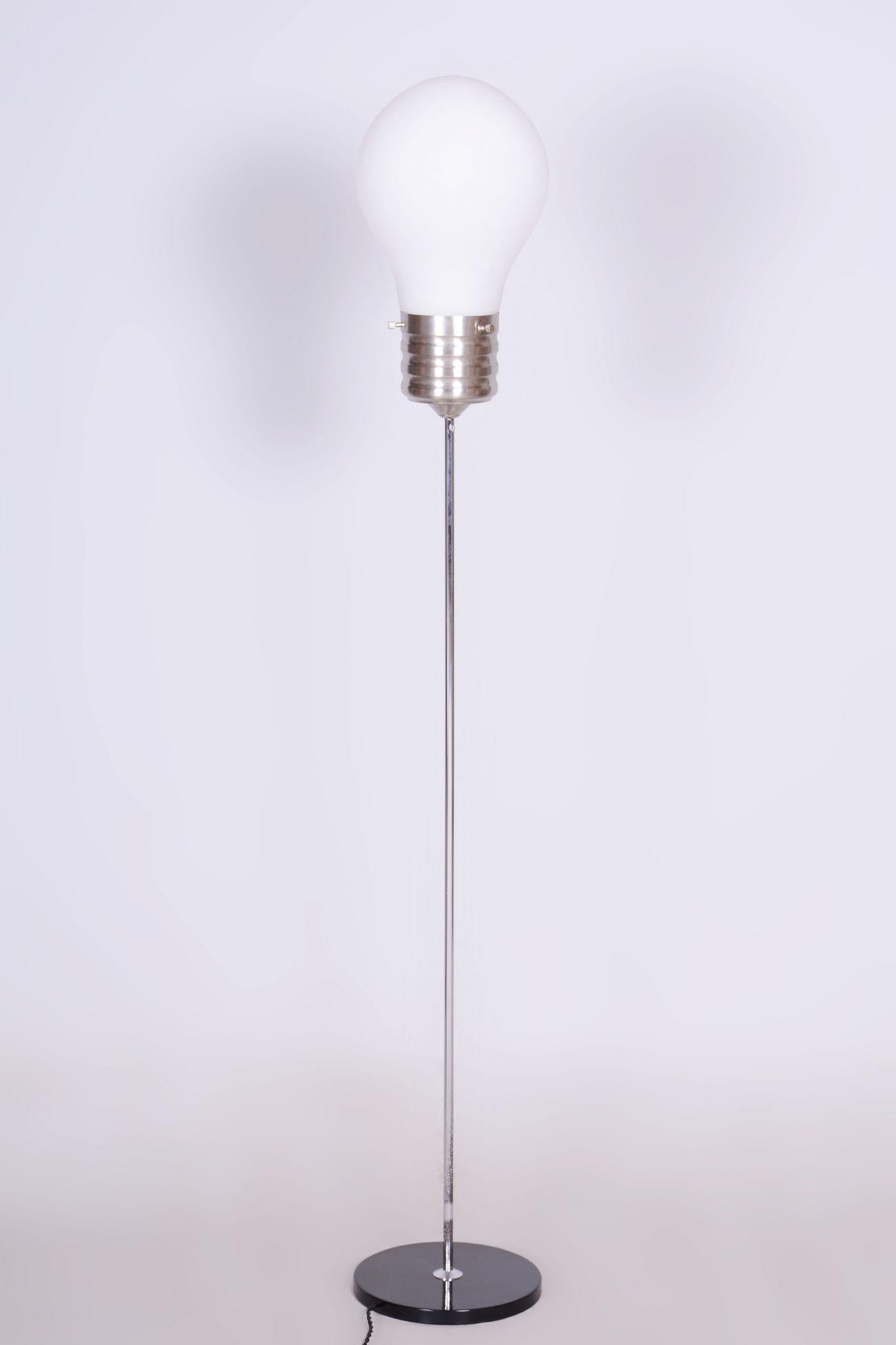 Lampada da terra restaurata di metà secolo, Beeche, Cromo, Vetro opalino, Germania, anni '70 in vendita 4