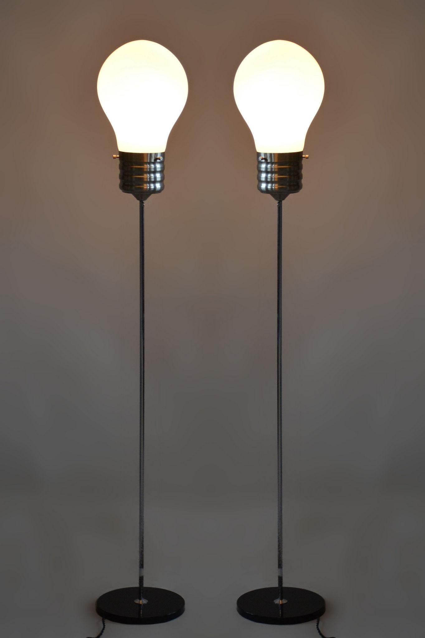 Lampada da terra restaurata di metà secolo, Beeche, Cromo, Vetro opalino, Germania, anni '70 in vendita 7