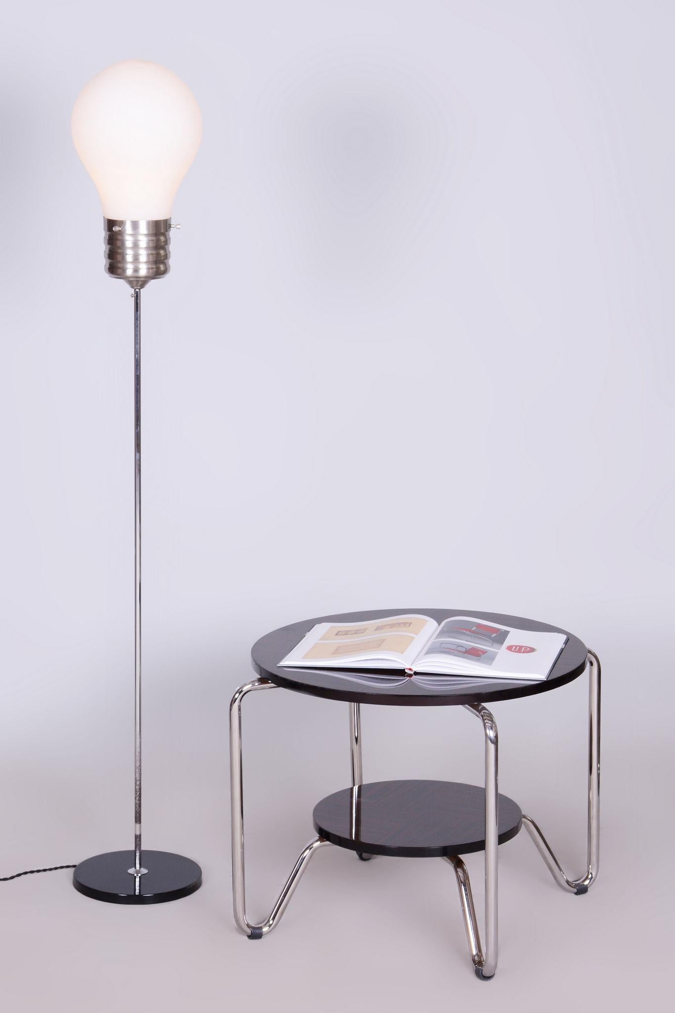 Mid-Century moderno Lampada da terra restaurata di metà secolo, Beeche, Cromo, Vetro opalino, Germania, anni '70 in vendita