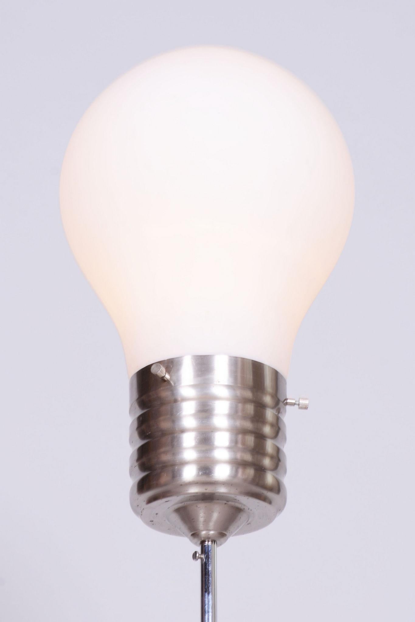 Lampada da terra restaurata di metà secolo, Beeche, Cromo, Vetro opalino, Germania, anni '70 in vendita 1