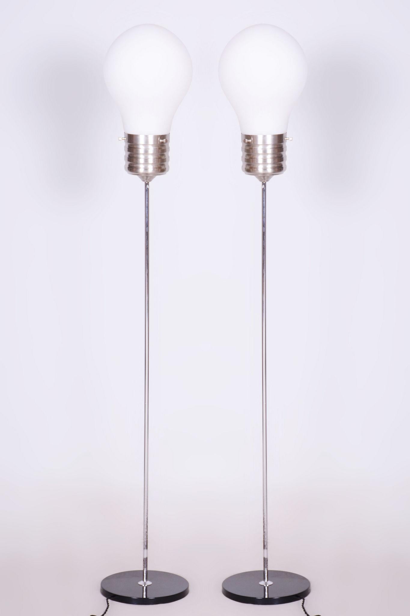Lampada da terra restaurata di metà secolo, Beeche, Cromo, Vetro opalino, Germania, anni '70 in vendita 2
