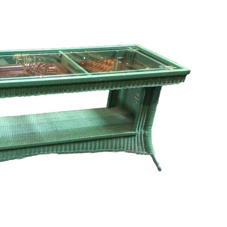 Restored Mid Century Green Woven Wicker TV Stand/Console Table w/ Glass Top In Excellent Condition For Sale In Van Nuys, CA