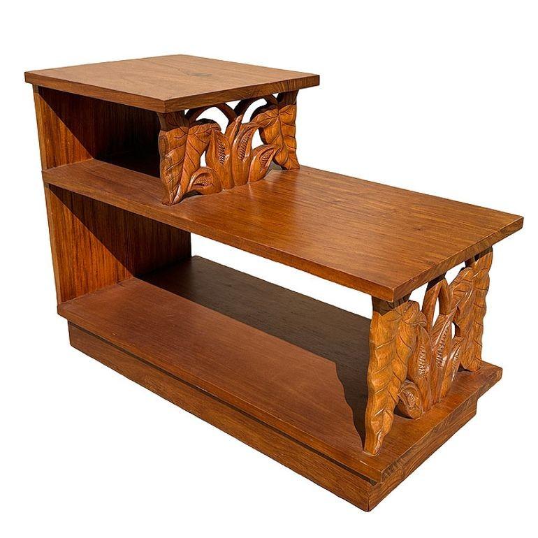 Table à café et table d'appoint en bois de Koa restaurées et sculptées à la main au milieu du siècle dernier en vente 8