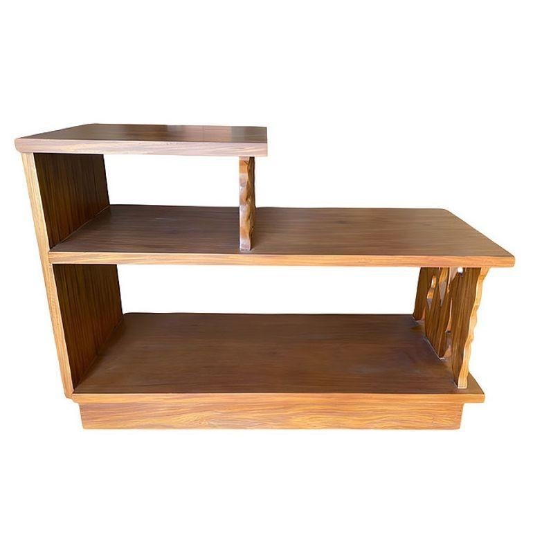 Table à café et table d'appoint en bois de Koa restaurées et sculptées à la main au milieu du siècle dernier en vente 11