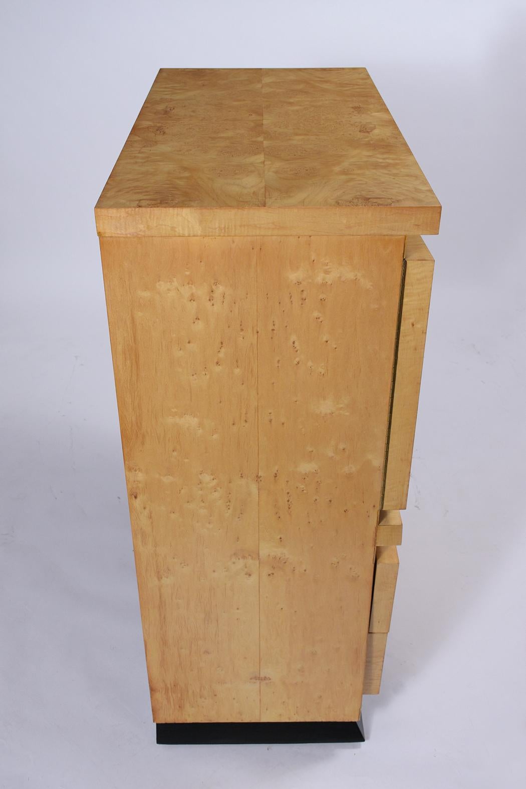Commode restaurée du milieu du siècle dernier : Elegance en bois d'érable en vente 5