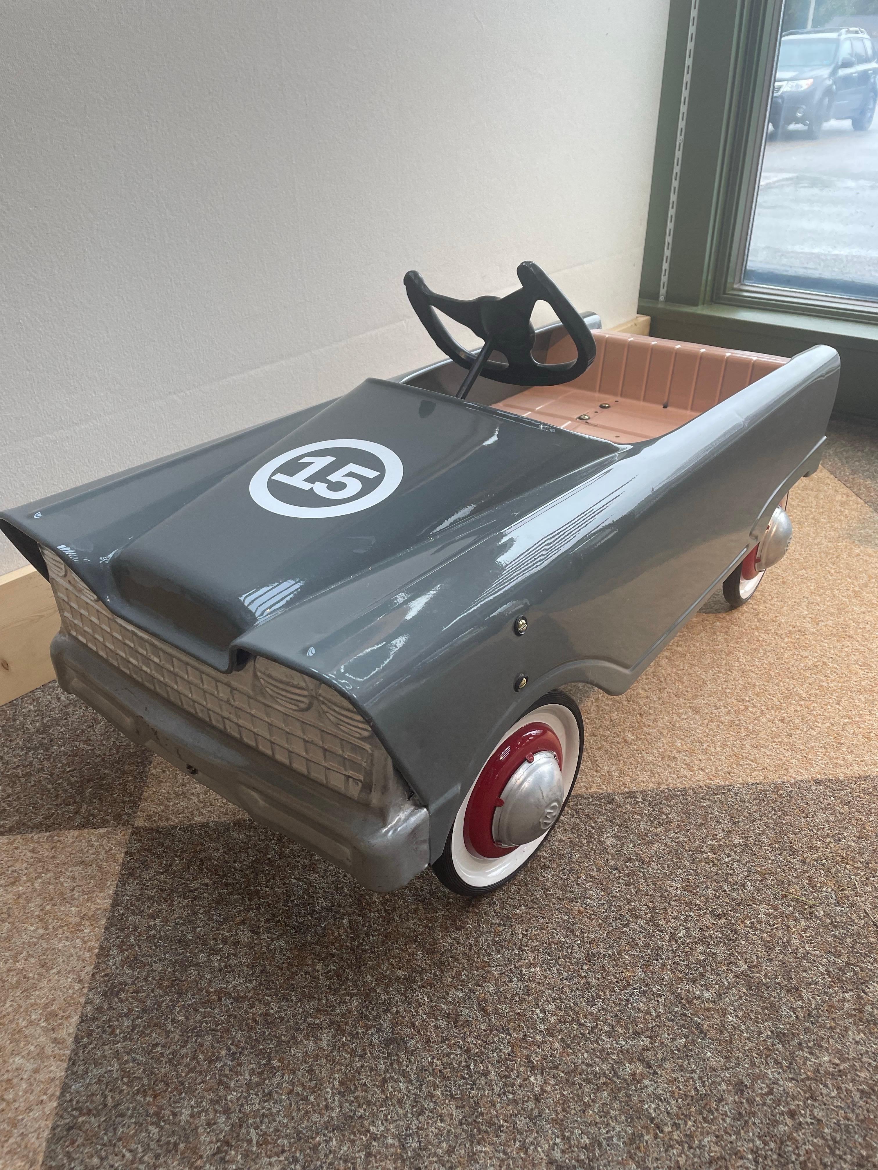 Restored Mid-Century Modern Grey Metal Pedal Car with Number 15 Decal In Good Condition In Northport, MI