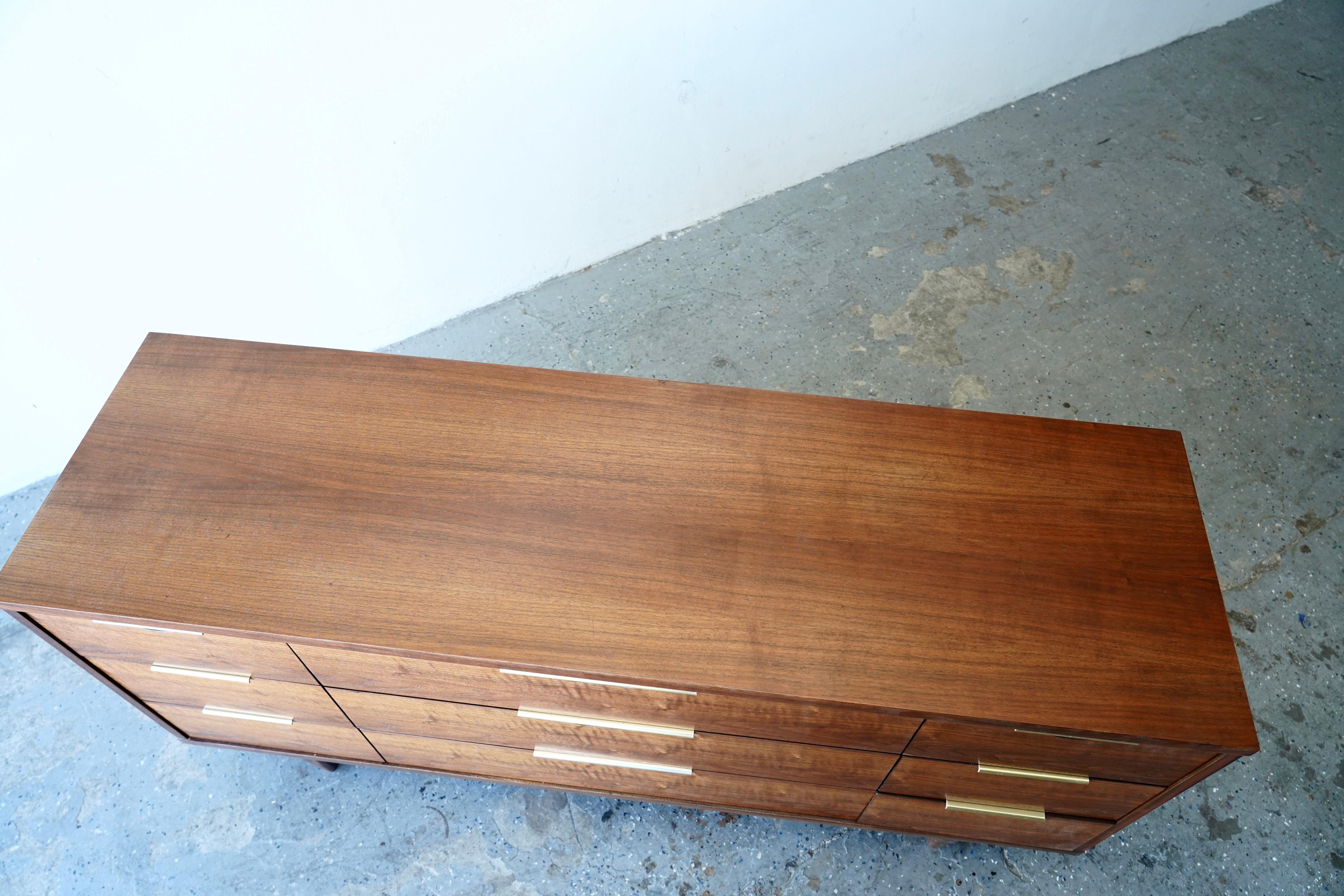 Tableau di Kent Coffey restaurato e moderno di metà secolo  Cassettiera Credenza in vendita 4