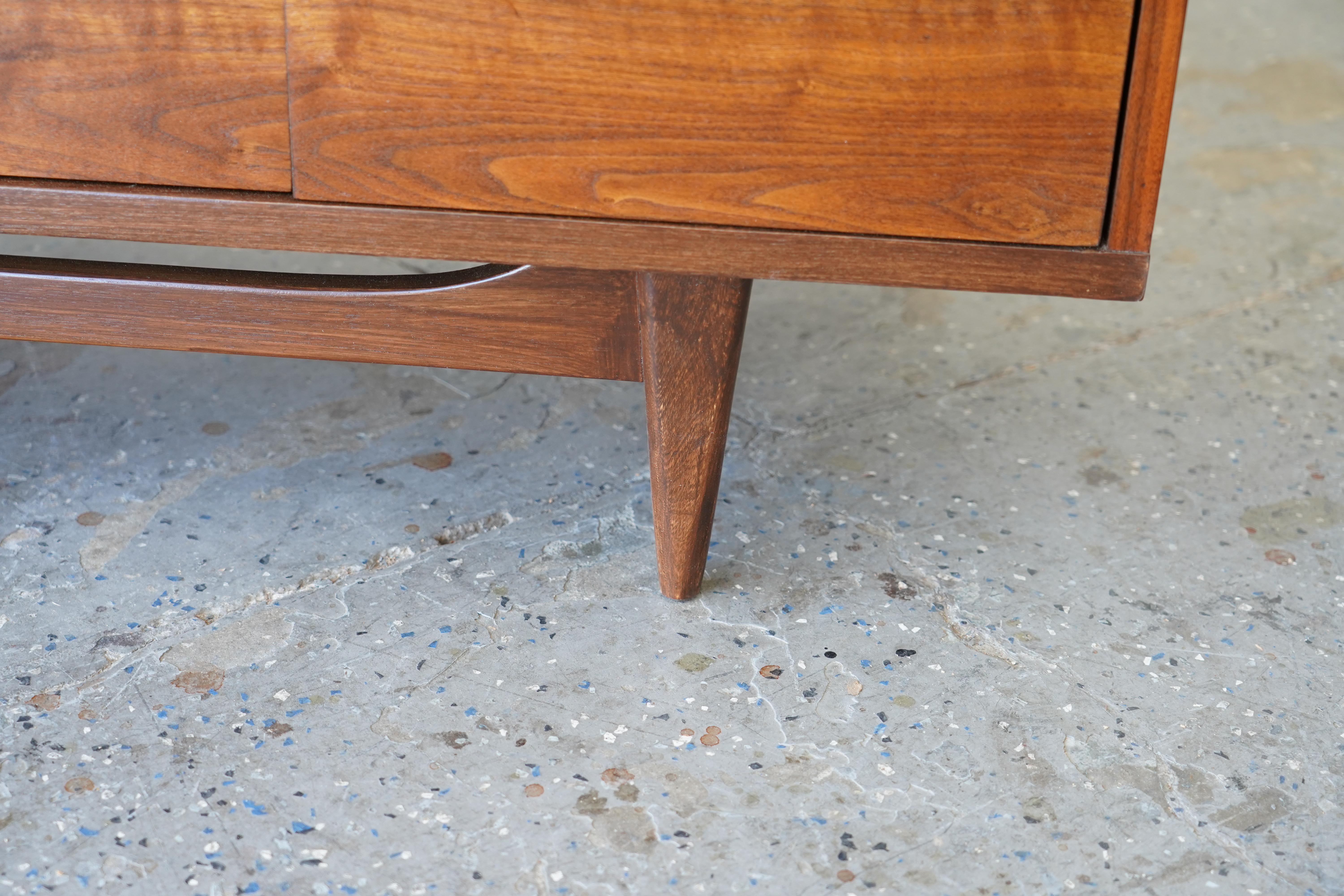 Tableau di Kent Coffey restaurato e moderno di metà secolo  Cassettiera Credenza in vendita 6