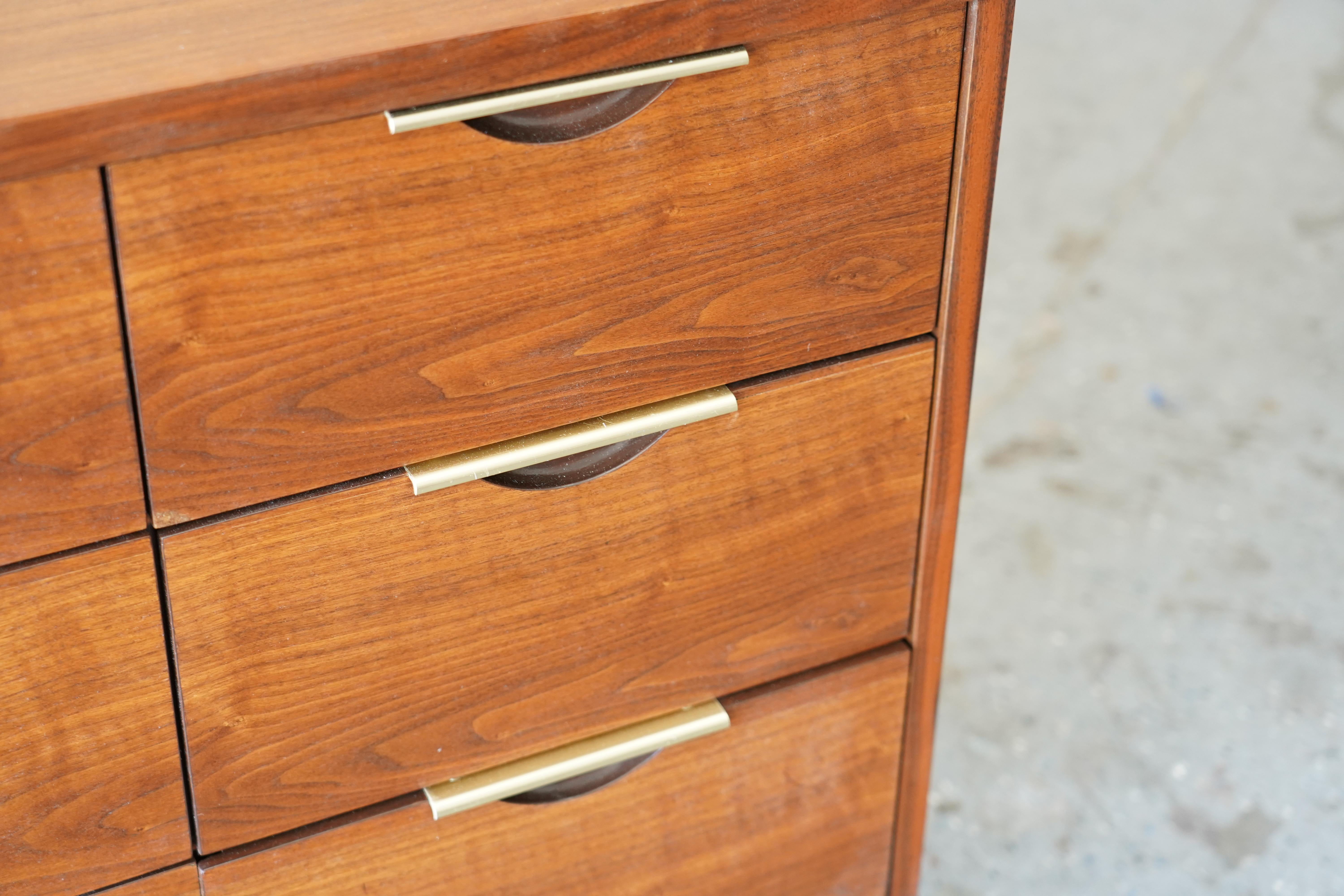 Tableau di Kent Coffey restaurato e moderno di metà secolo  Cassettiera Credenza in vendita 7