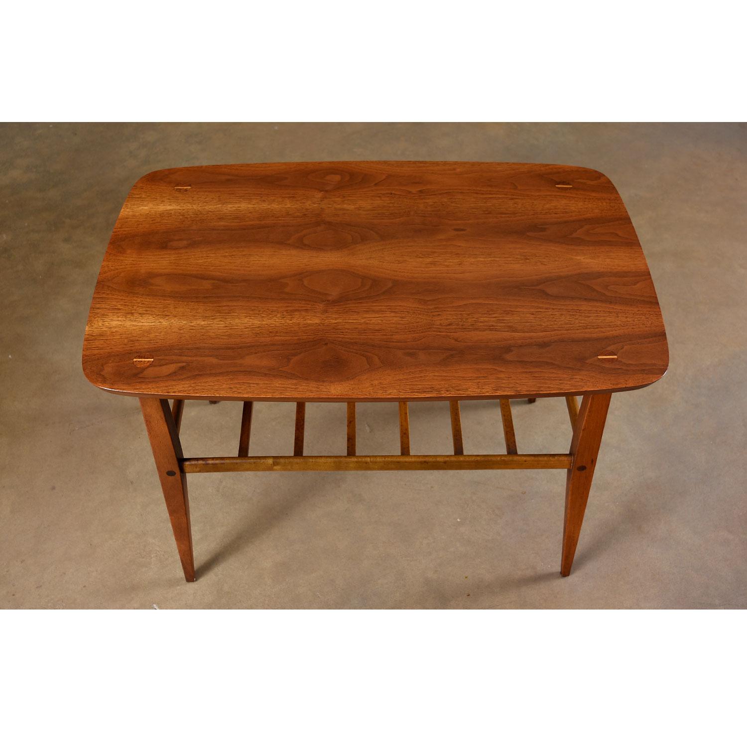 Restored Mid-Century Modern Lane Accent Tiered Walnut End Tables In Excellent Condition In Chattanooga, TN