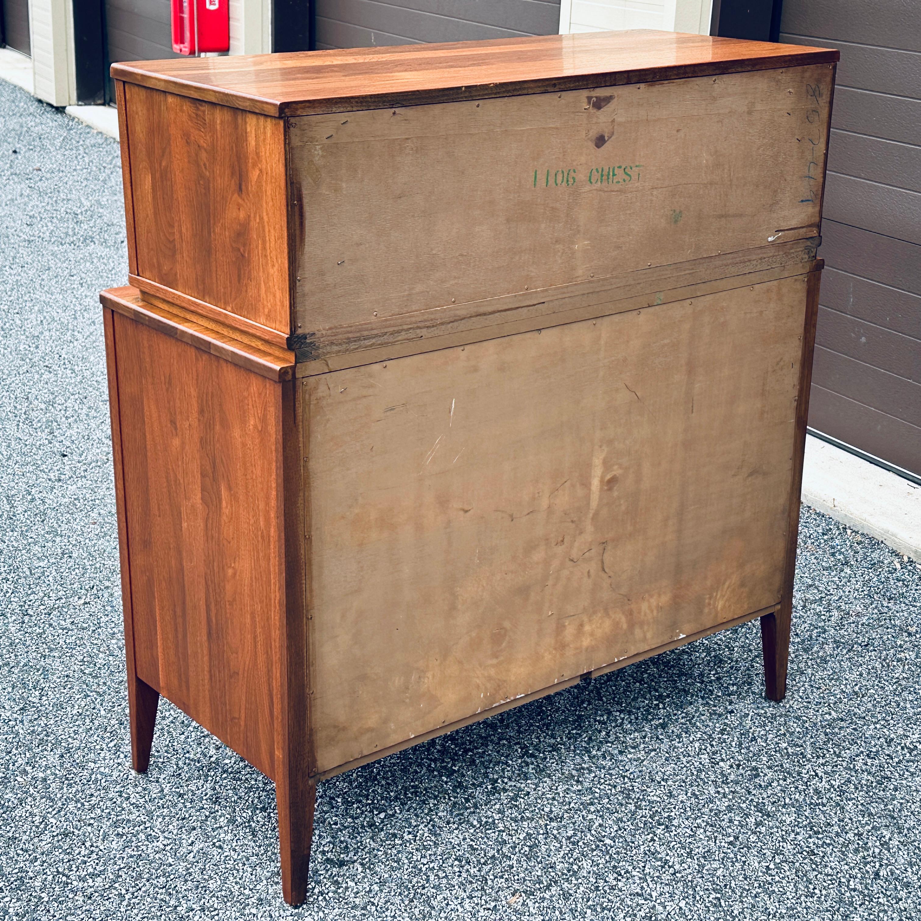 Restaurierte Mid-Century Modern Link Taylor Highboy-Kommode aus massivem Nussbaumholz im Angebot 1