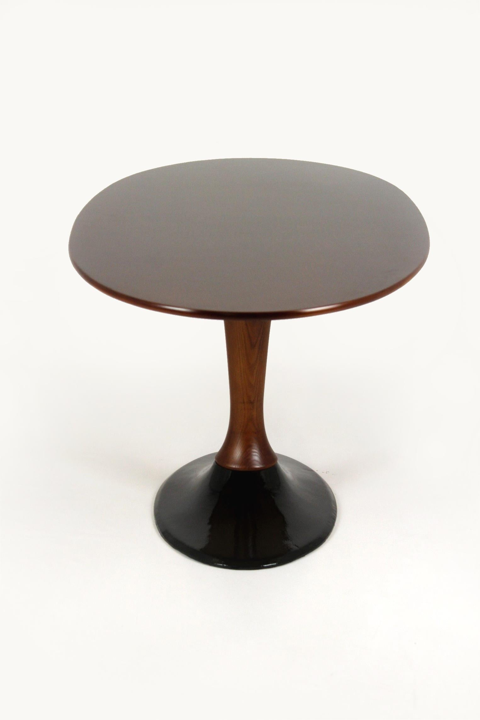 Table basse ovale moderne du milieu du siècle dernier restaurée par Drevotvar, années 1960 Bon état - En vente à Żory, PL