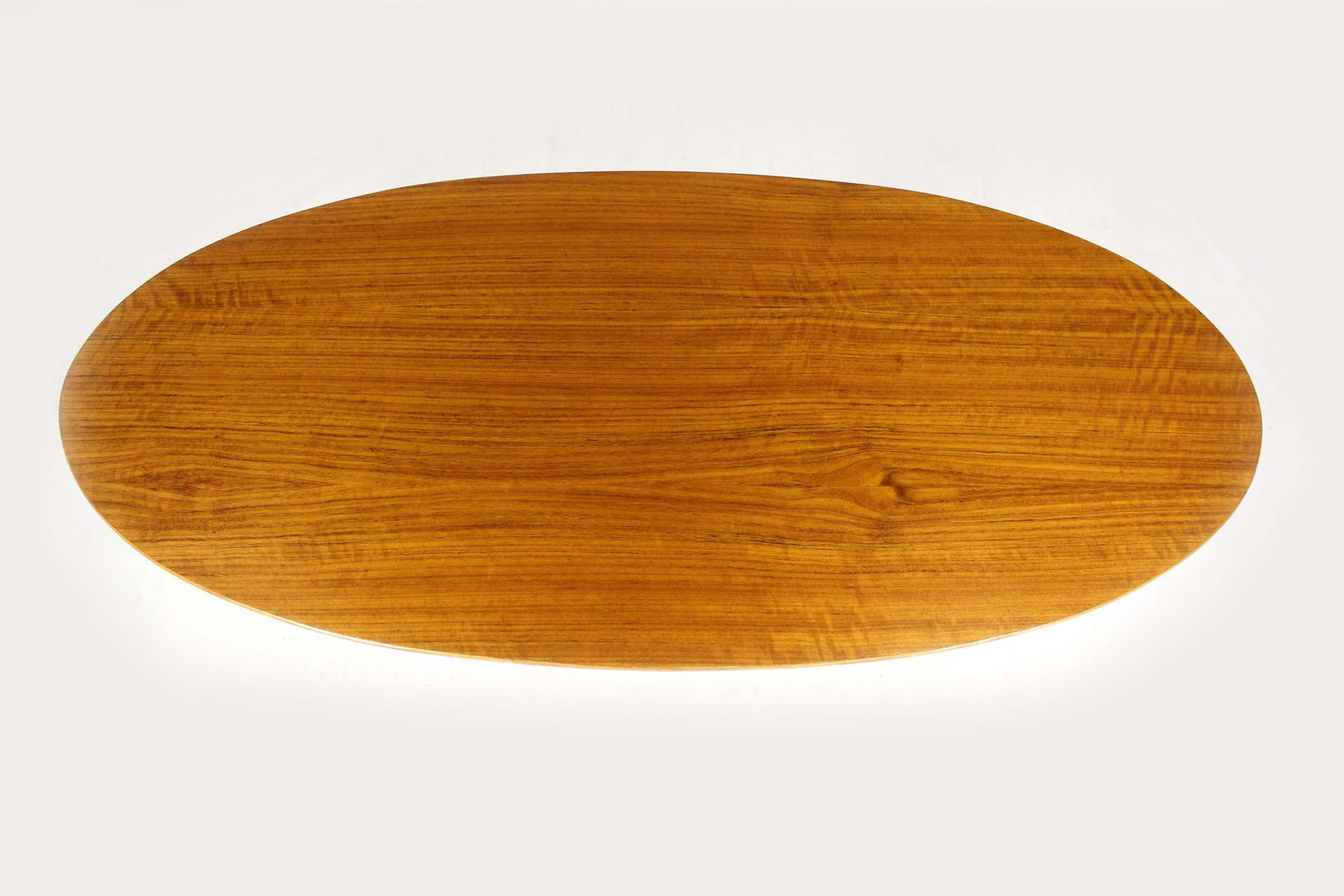 Restored Mid-Century Modern Oval Walnut Tulip Dining Table by Drevotvar, 1960s In Excellent Condition For Sale In Żory, PL