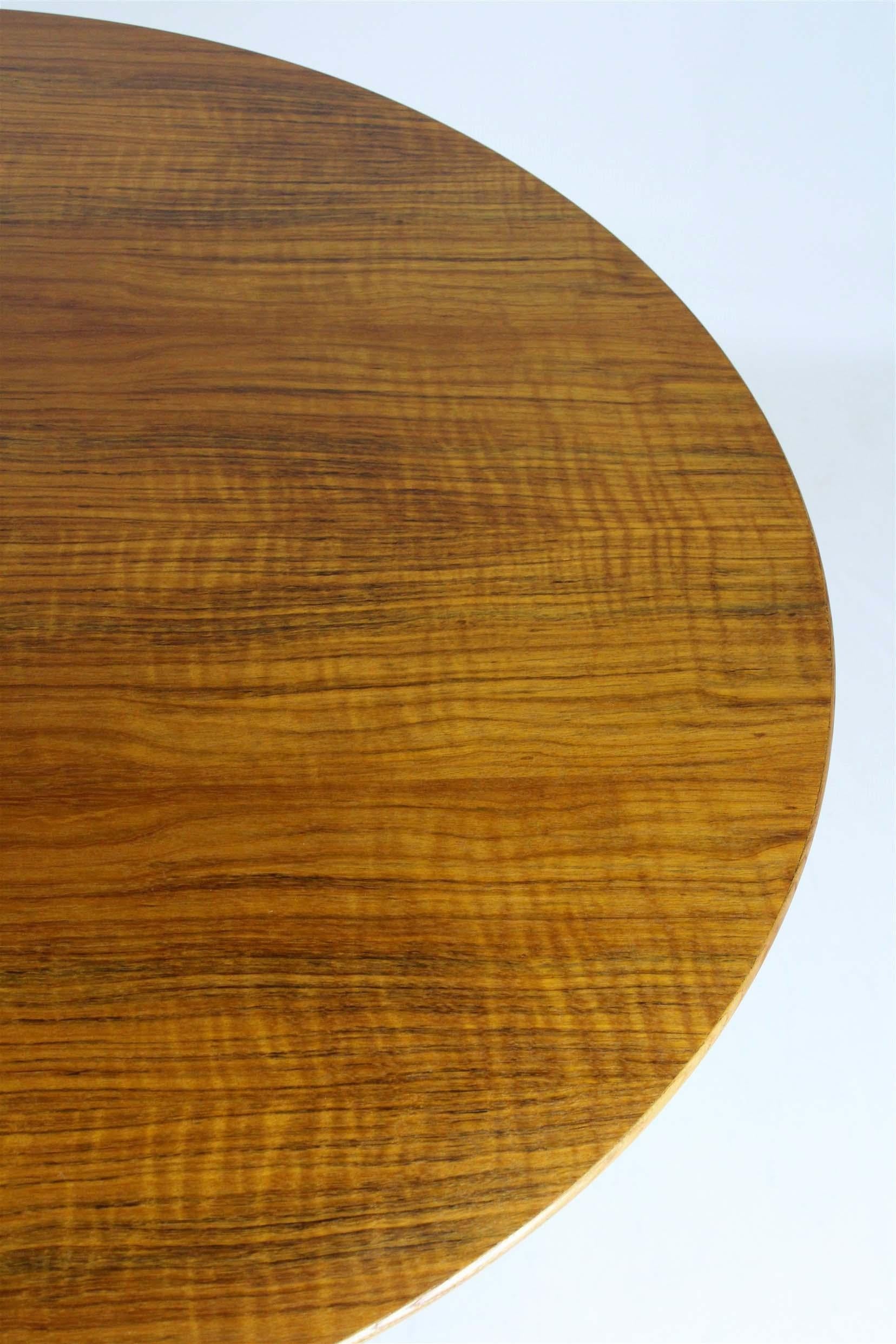 Restored Mid-Century Modern Round Walnut Tulip Dining Table by Drevotvar, 1960s For Sale 9