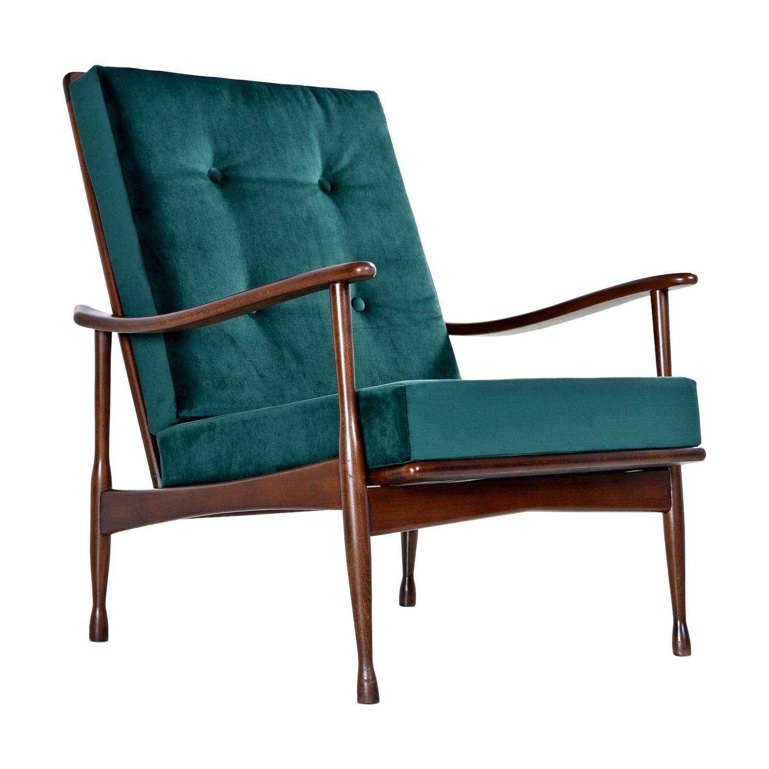 Seemingly typical at first glance, the frame appears familiar, but it exhibits numerous design accents. Subtle, bow-tie angles on the stretchers and headrest section are a perfect contrast to the scooped arms and hourglass shaped tapered ankles on