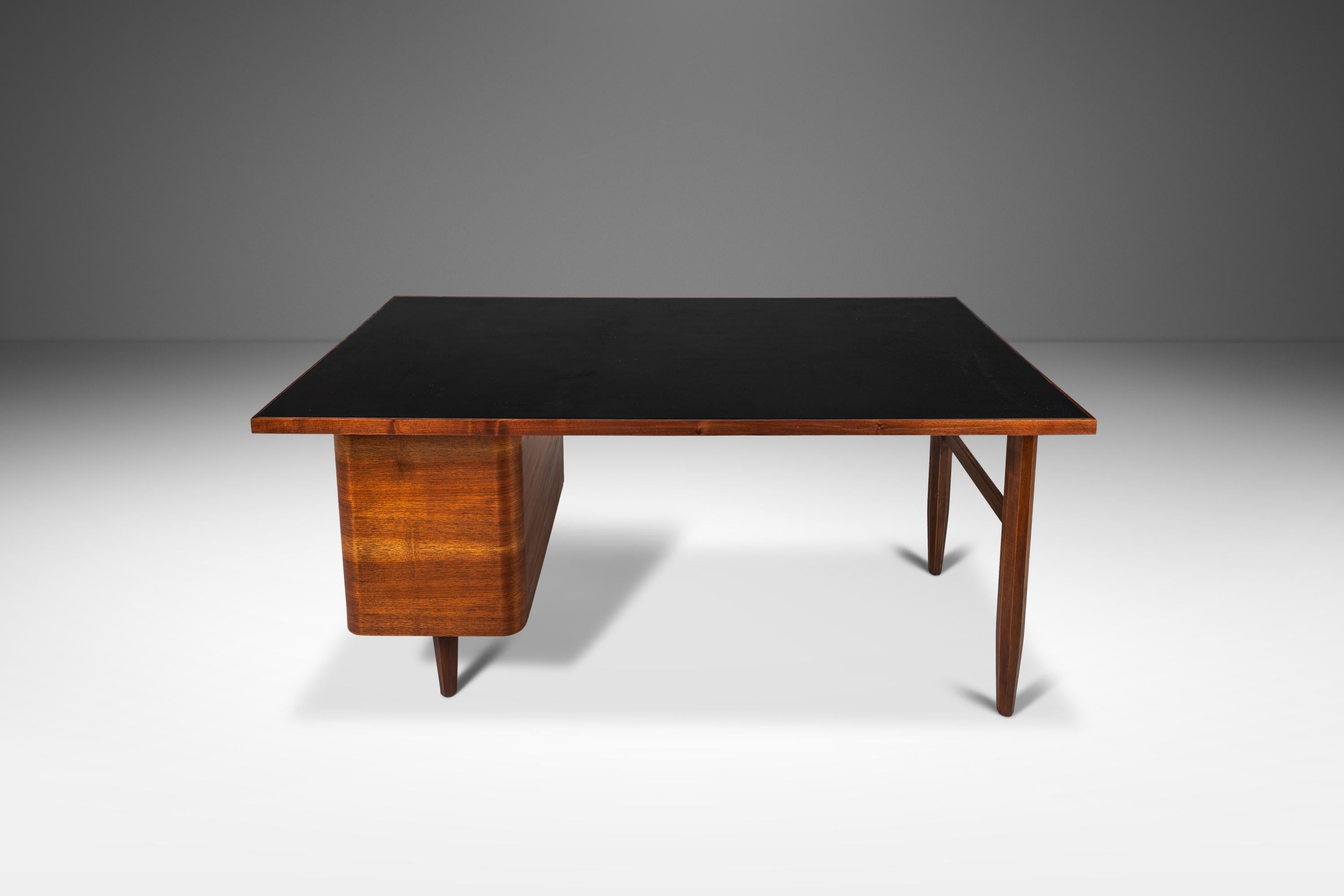Restored Mid-Century Modern Writers Desk in Walnut with Leather Top, USA, 1960's In Good Condition For Sale In Deland, FL