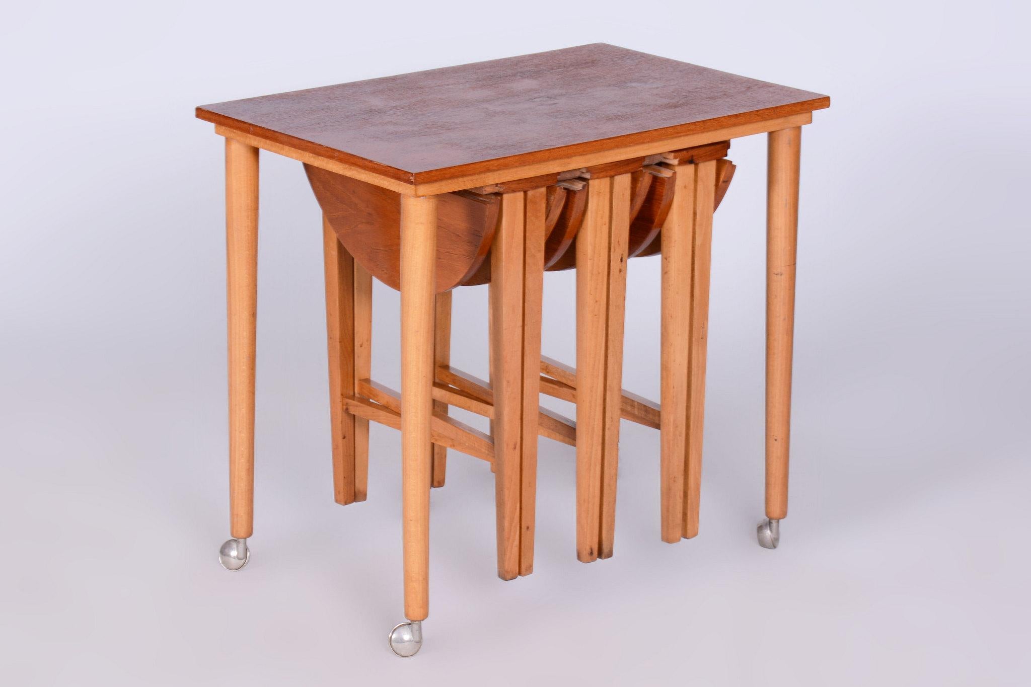 Restaurierte Beistelltische aus der Mitte des Jahrhunderts, von Poul Hundevad, Buche, Tschechisch, 1960er Jahre (Moderne der Mitte des Jahrhunderts) im Angebot