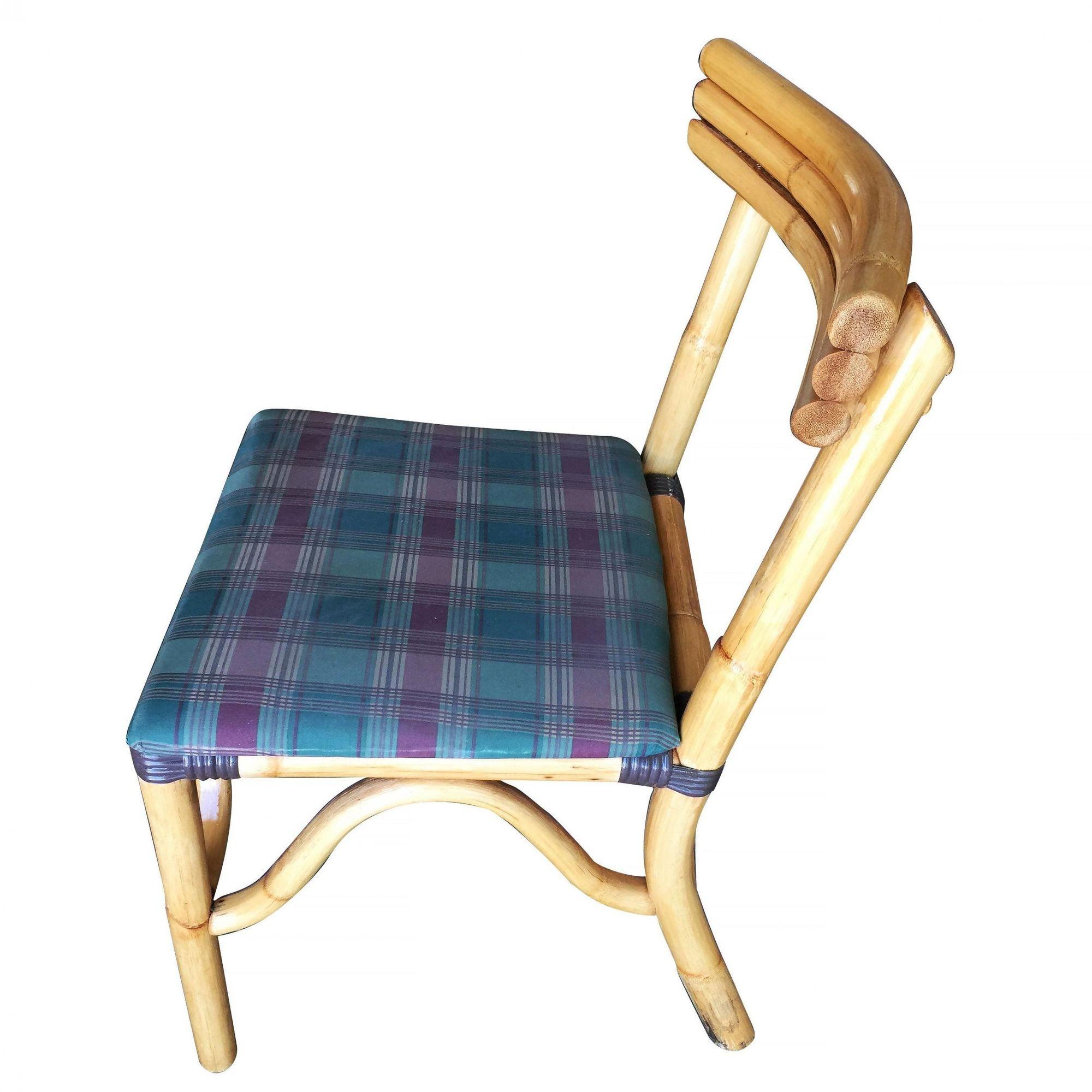 Mid-Century Modern Chaise d'appoint de salle à manger en rotin du milieu du siècle restaurée avec dossier à trois brins, ensemble de 4 en vente