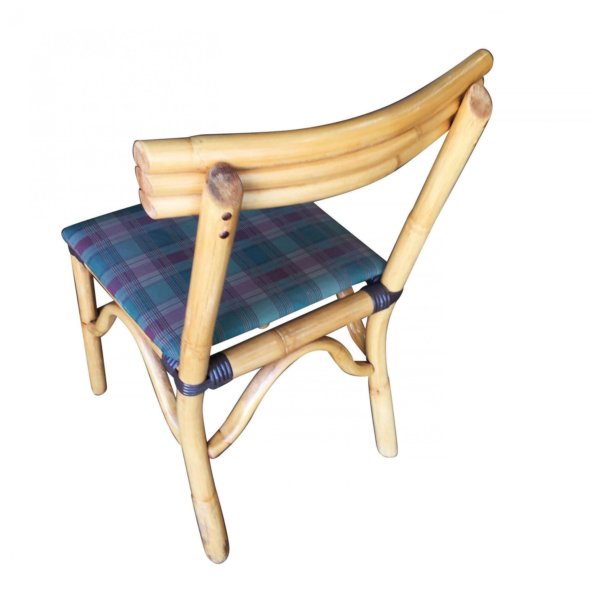 Milieu du XXe siècle Chaise d'appoint de salle à manger en rotin du milieu du siècle restaurée avec dossier à trois brins, ensemble de 4 en vente