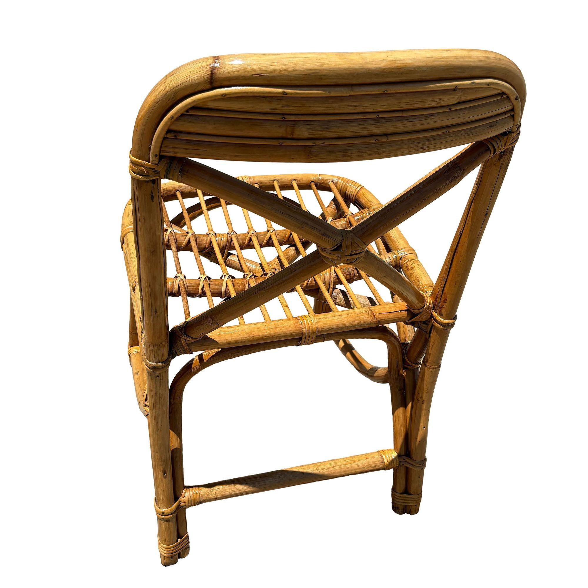 Metà XX secolo Sedie da pranzo in rattan restaurate della metà del secolo scorso con schienale a X in vendita