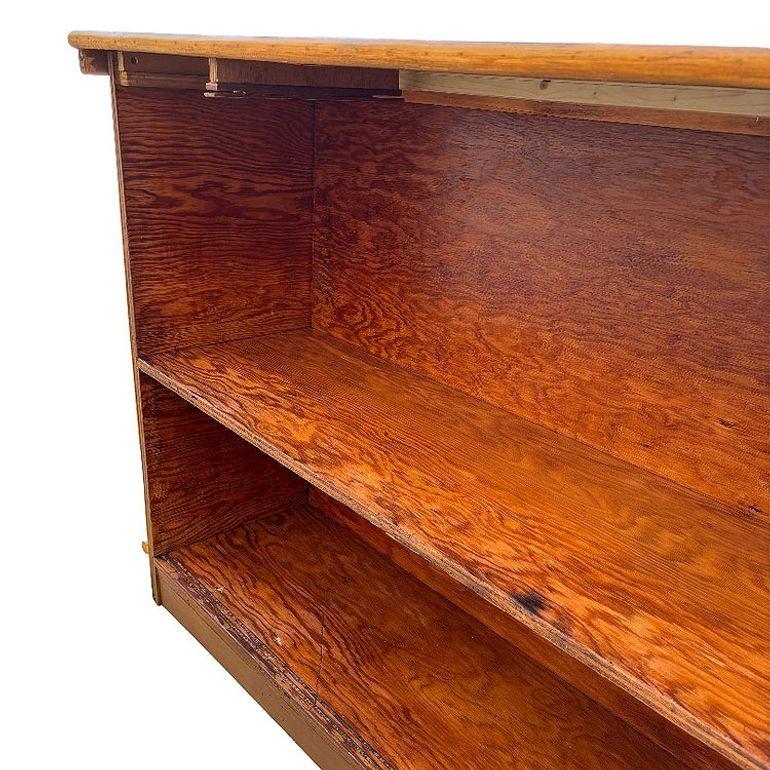 Restored Mid-century Rattan & Mahogany Bar w/ Foot Rest In Excellent Condition For Sale In Van Nuys, CA