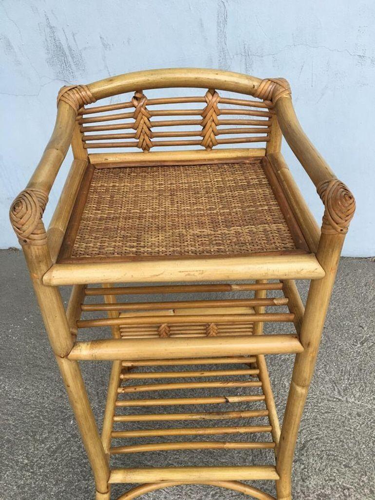 Restaurierter dreistufiger Buch-/Magazinhalter aus Rattan und Weide aus der Mitte des Jahrhunderts im Angebot 2