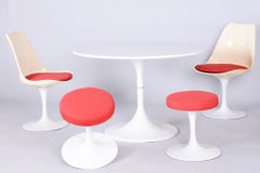 Conjunto de asientos restaurados de mediados de siglo, de Eero Saarinen, aluminio, Alemania, década de 1950