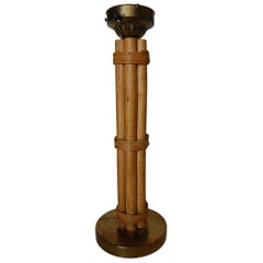 Lampada da tavolo in rattan a sei fili restaurata del Medioevo e base in ottone con rivestimento fantasia