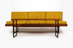 Restauriertes Mid-Century-Sofa-Tagesbett mit Couchtisch und Couchtisch von Interier Praha, 1960er Jahre