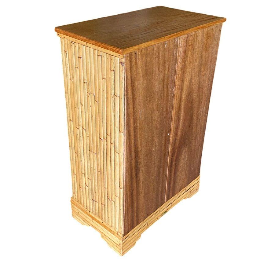 Cassettone impilato in rattan e mogano di metà secolo restaurato da Kane Kraft In condizioni ottime in vendita a Van Nuys, CA