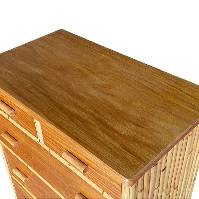 Metà XX secolo Cassettone impilato in rattan e mogano di metà secolo restaurato da Kane Kraft in vendita
