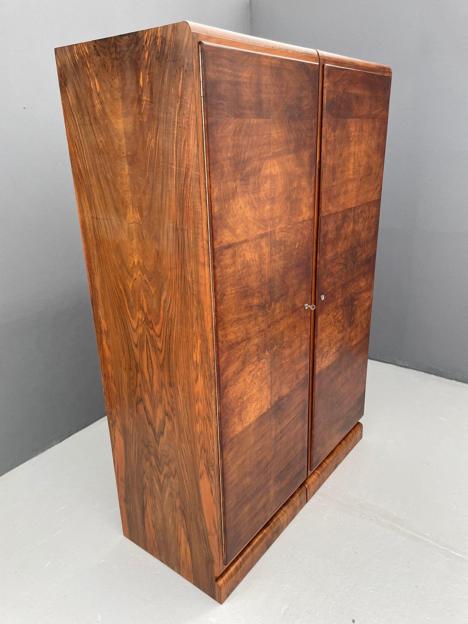 Restored Mid-Century Walnut Wardrobe by Tatra Nábytok, Czechoslovakia, 1960s In Excellent Condition For Sale In Prague 8, CZ