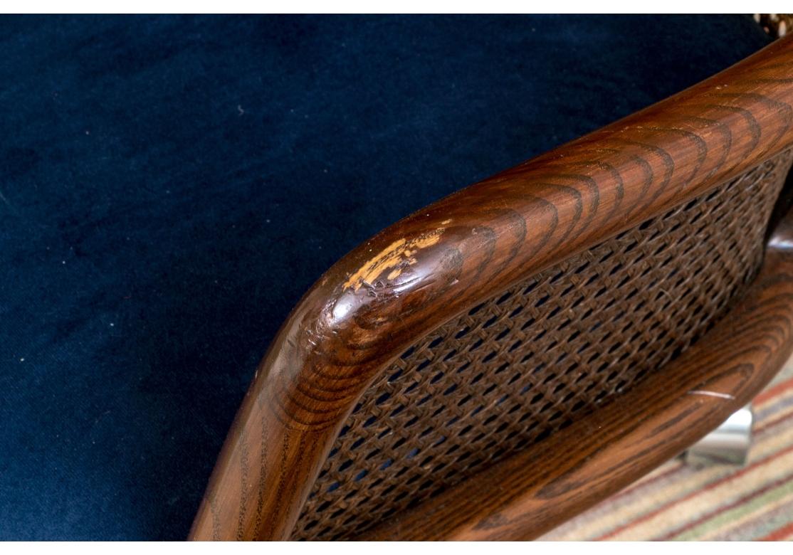 Restaurierte Mid Century Ward Bennett für Brickel Assoc. Rohrstock-Schreibtischstuhl (Moderne der Mitte des Jahrhunderts) im Angebot