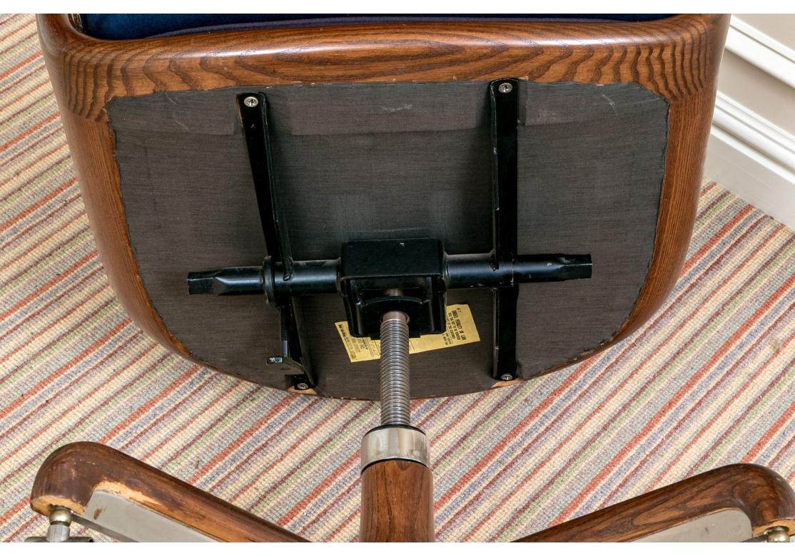 Restaurierte Mid Century Ward Bennett für Brickel Assoc. Rohrstock-Schreibtischstuhl im Angebot 2