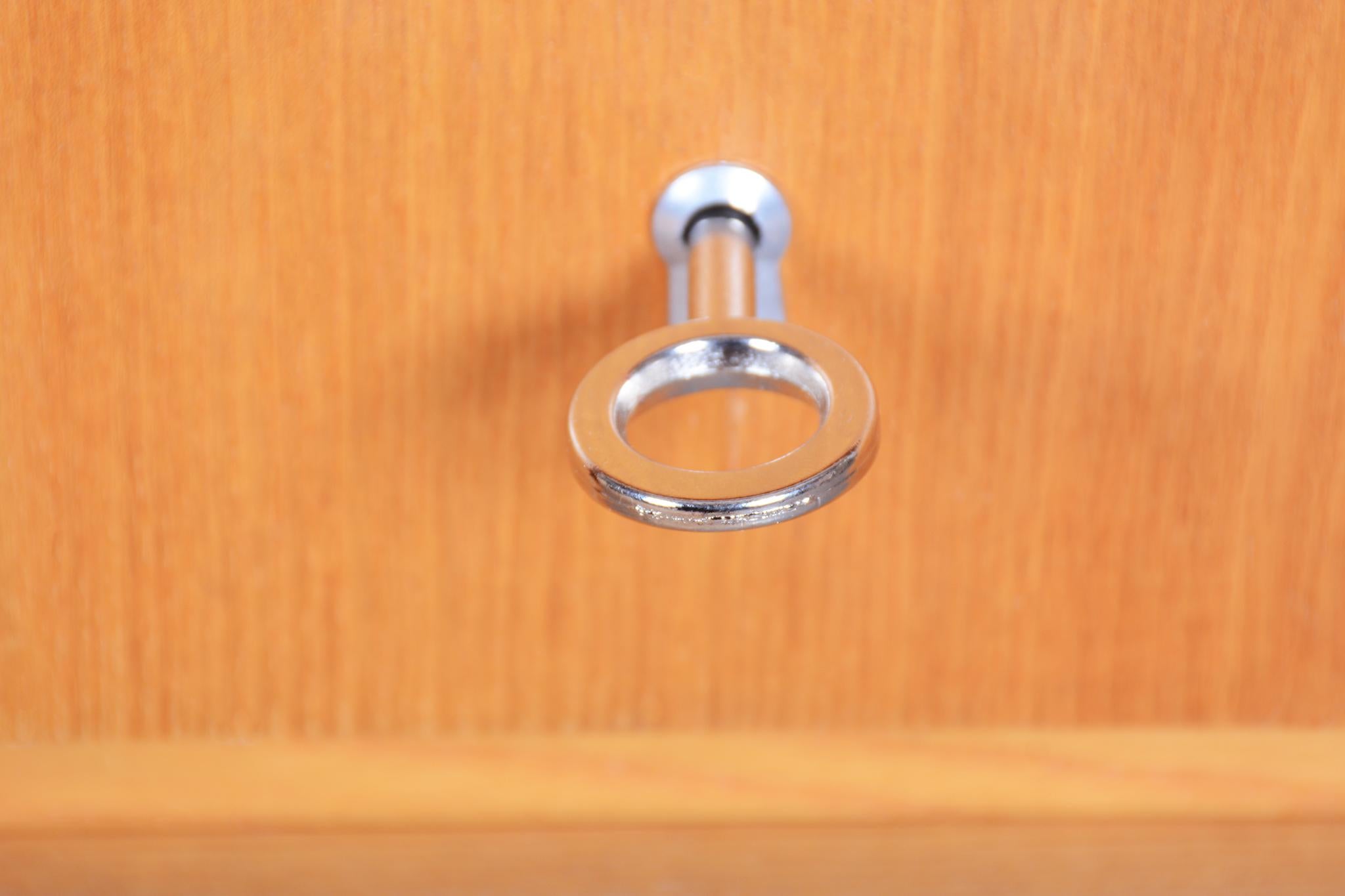 Restaurierter Schreibtisch aus der Mitte des Jahrhunderts, Esche, revitalisiertes Polen, Tschechien, 1960er Jahre im Angebot 4