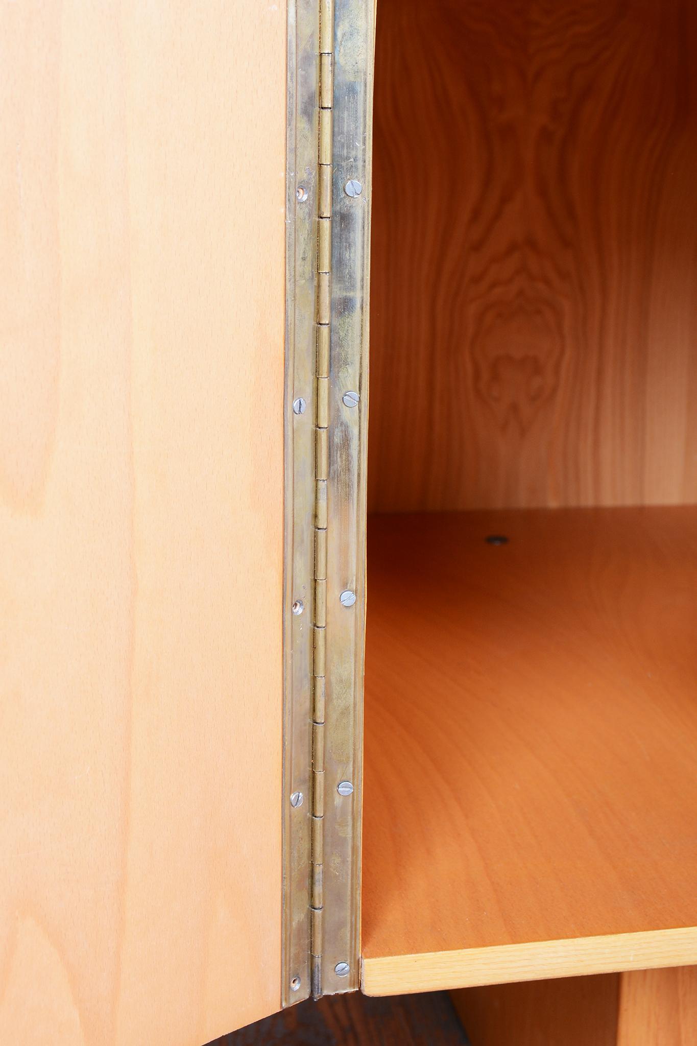 Restaurierter Schreibtisch aus der Mitte des Jahrhunderts, Esche, revitalisiertes Polen, Tschechien, 1960er Jahre im Angebot 5