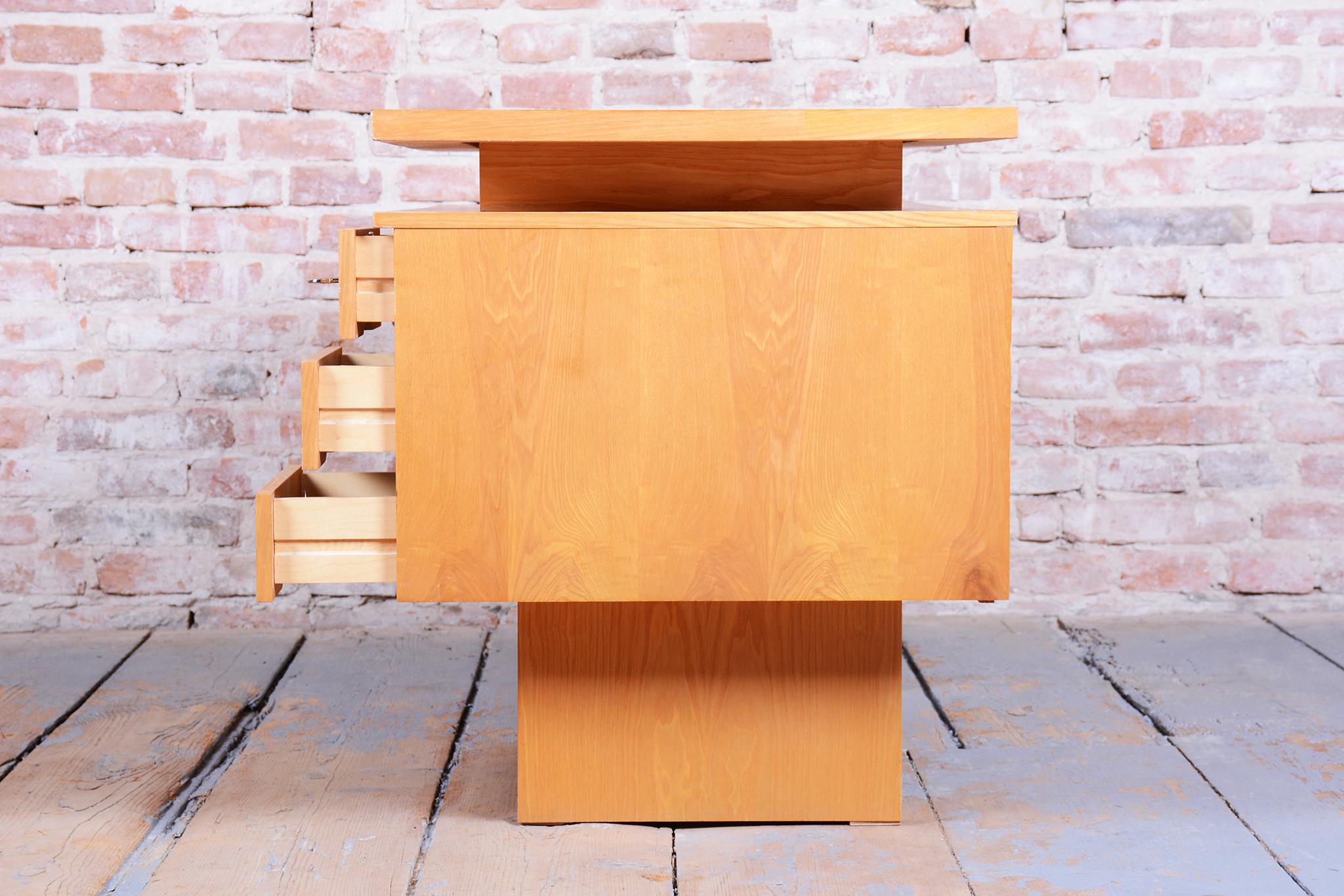 Restaurierter Schreibtisch aus der Mitte des Jahrhunderts, Esche, revitalisiertes Polen, Tschechien, 1960er Jahre im Angebot 6