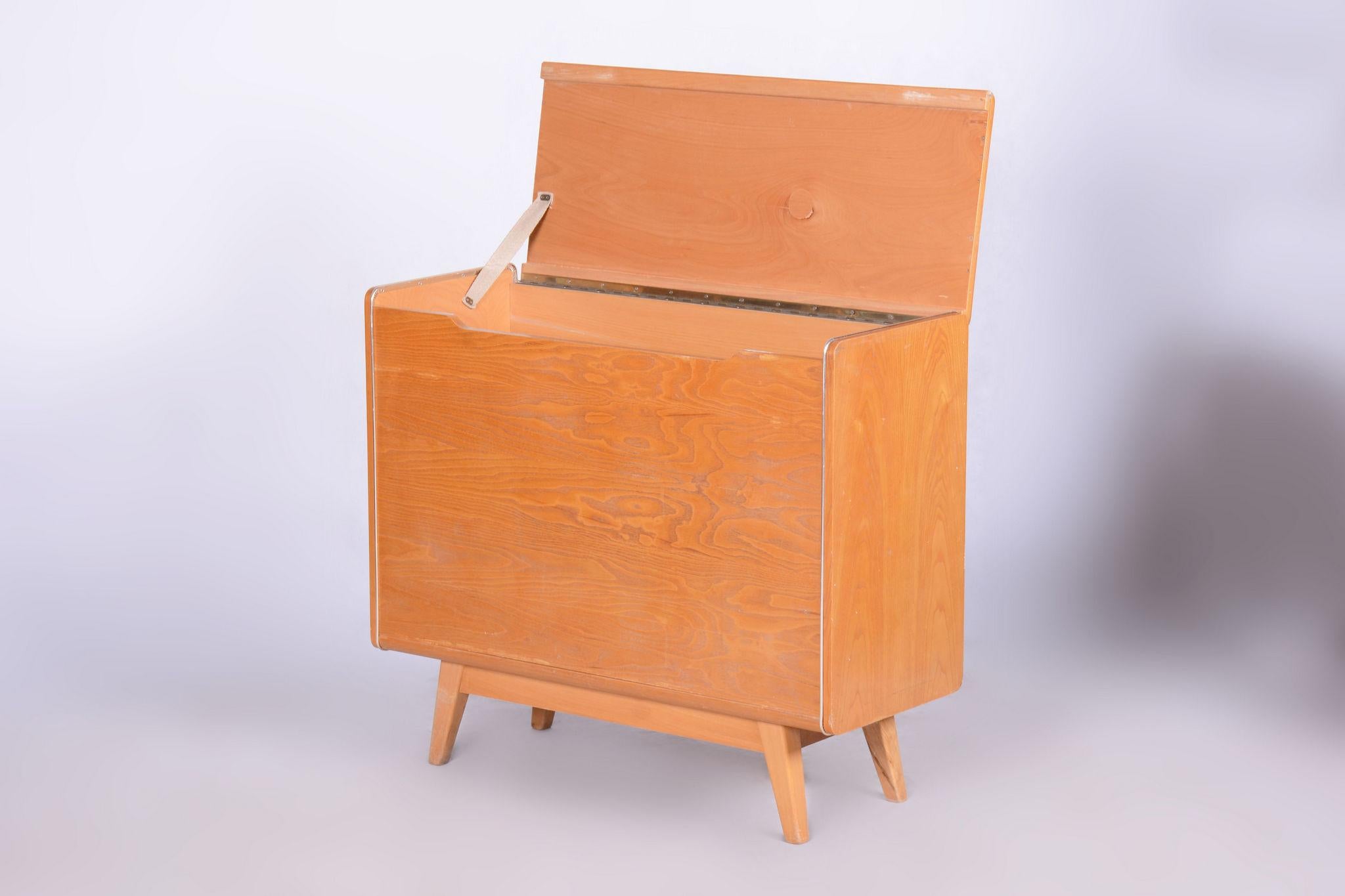 Restored Midcentury Hinged Storage Cabinet, Ash, Jitona Sobeslav, Czechia, 1950s For Sale 4