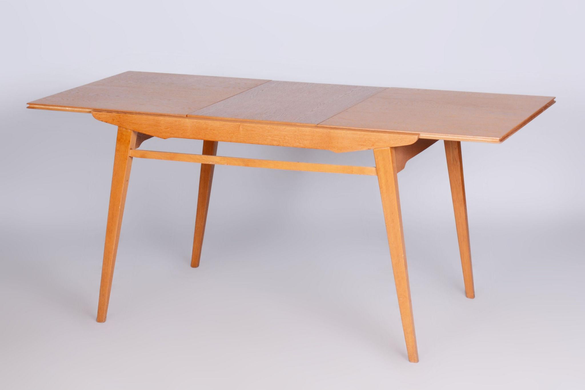Restored Midcentury Oak Extendable Dining Table, Revived Polish, Czechia, 1950s For Sale 2