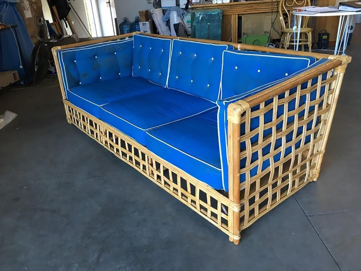 Canapé cubiste en rotin de style Milo Baughman restauré en roseau Bon état - En vente à Van Nuys, CA