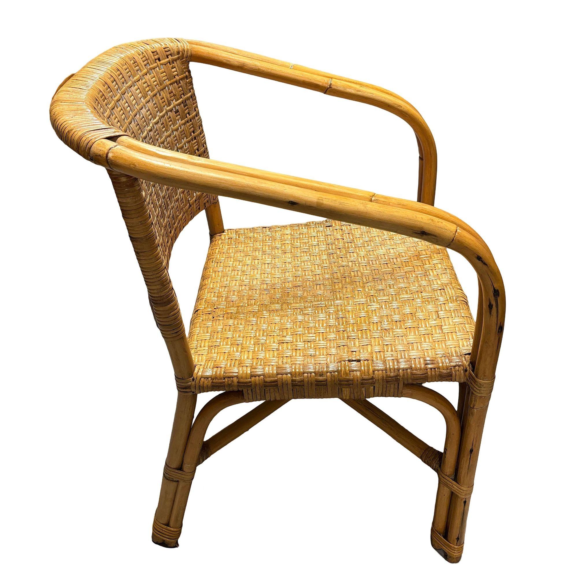 Restaurierter moderner 2-strängiger Rattan-Esszimmerstuhl mit Korbweidesitz, 4er-Set, restauriert im Zustand „Hervorragend“ im Angebot in Van Nuys, CA