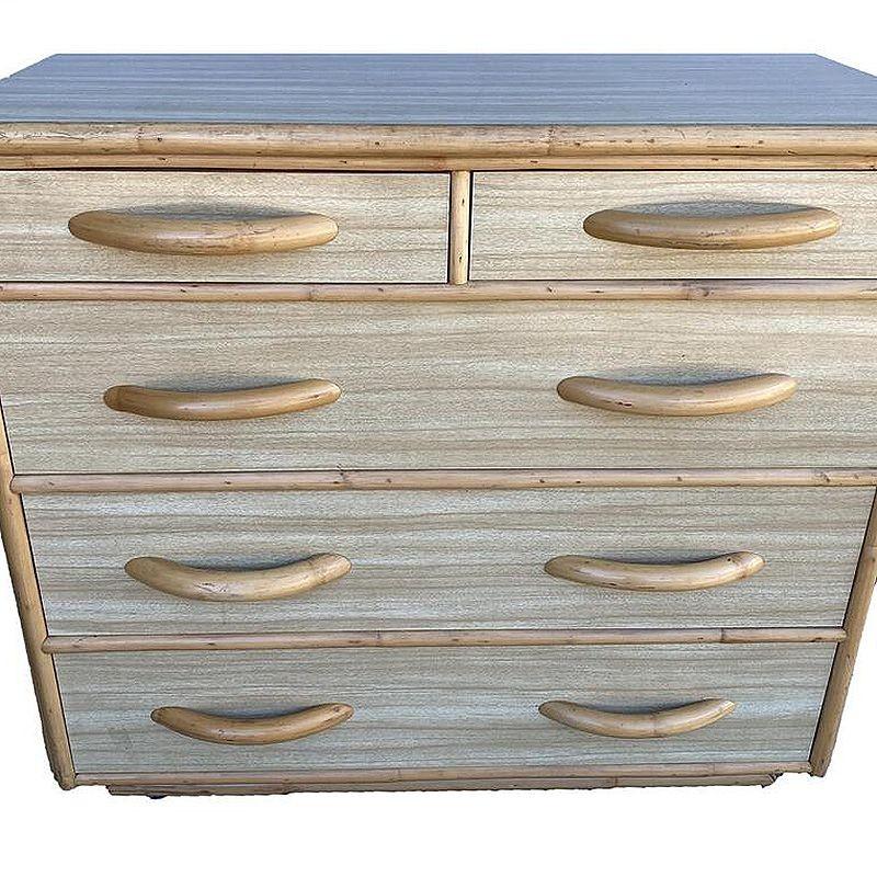 Original 1950s Formica and rattan dresser. This dresser features formic sides and countertops with a rattan border throughout the piece, with 5 pull-out drawers each with a large rattan pull.
Dresser: 33.25