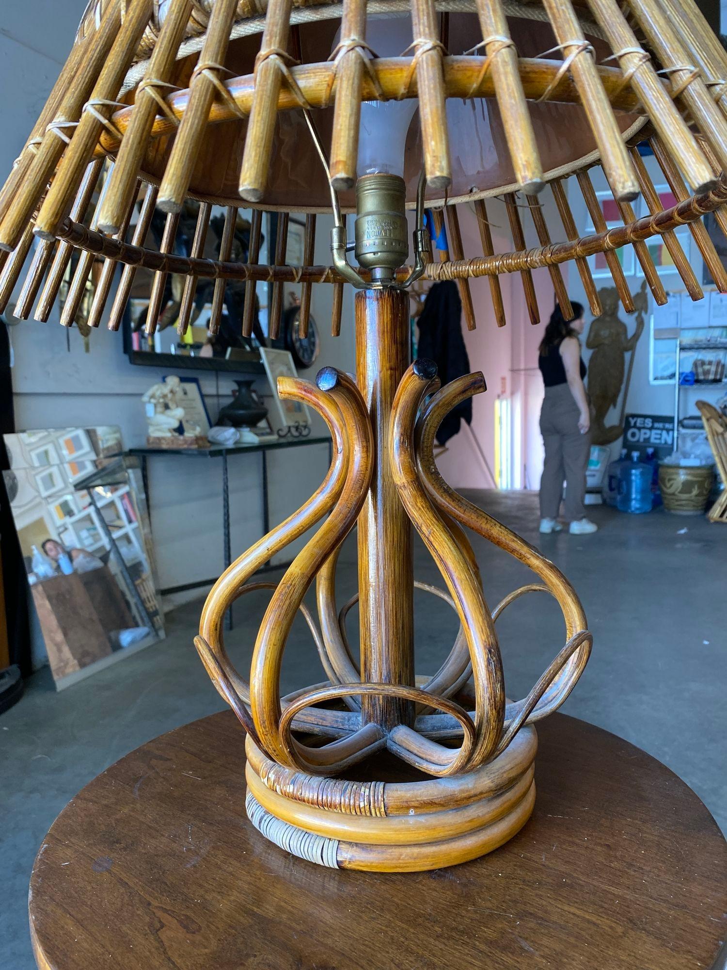 Restored Modernist Stacked Stick Reed Rattan Table Lamp w/ Rattan Shade In Excellent Condition For Sale In Van Nuys, CA