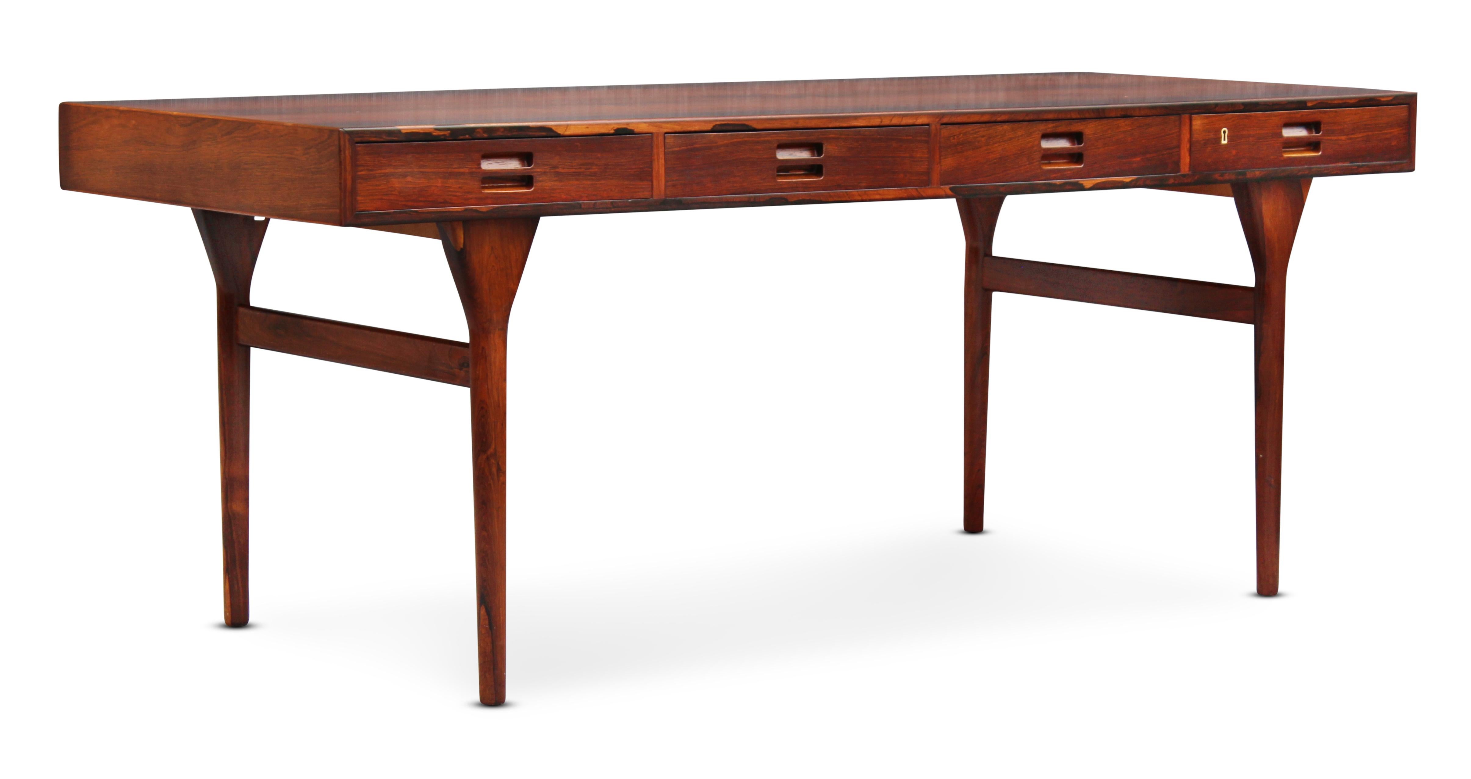 Restored Nanna Ditzel for Søren Willadsen Rosewood 4-Drawer Desk Made in Denmark For Sale 2