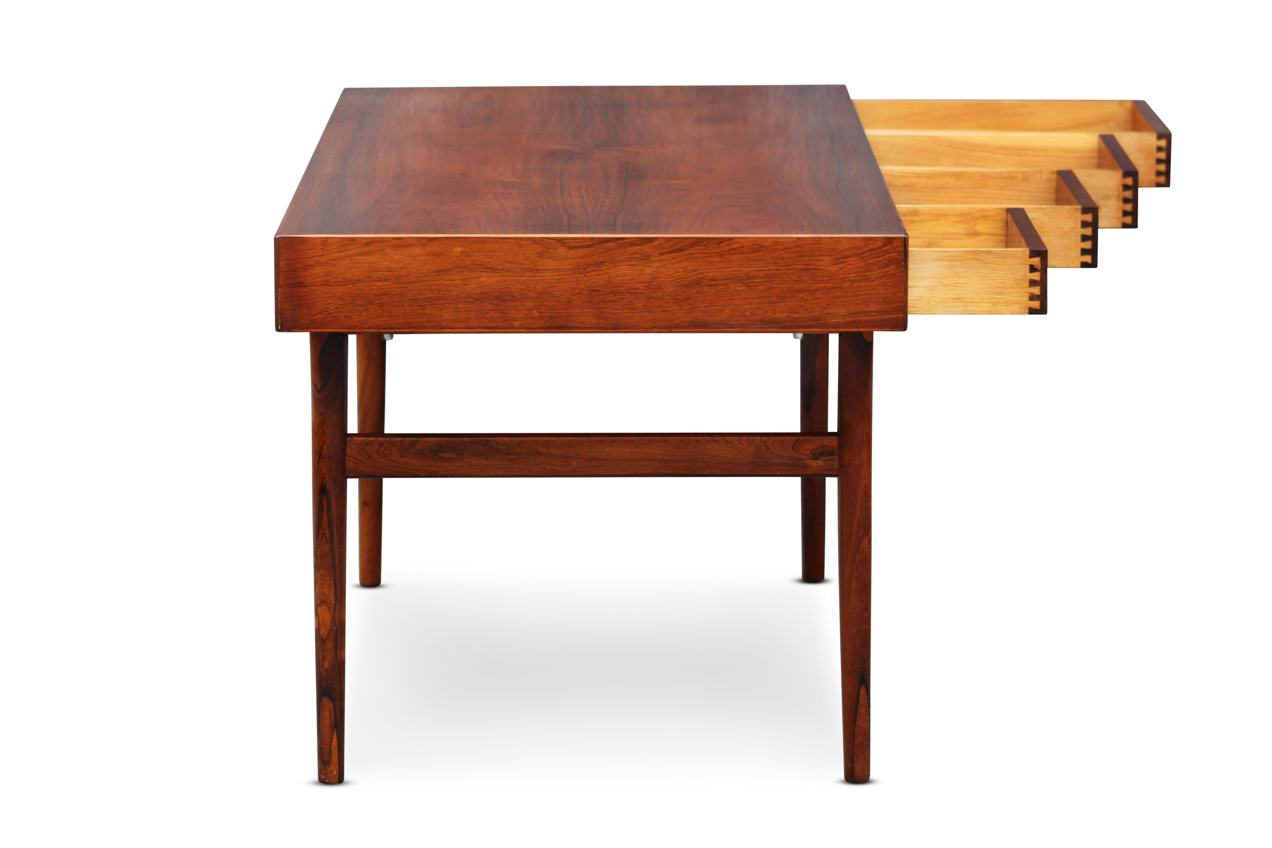 Restored Nanna Ditzel for Søren Willadsen Rosewood 4-Drawer Desk Made in Denmark For Sale 10