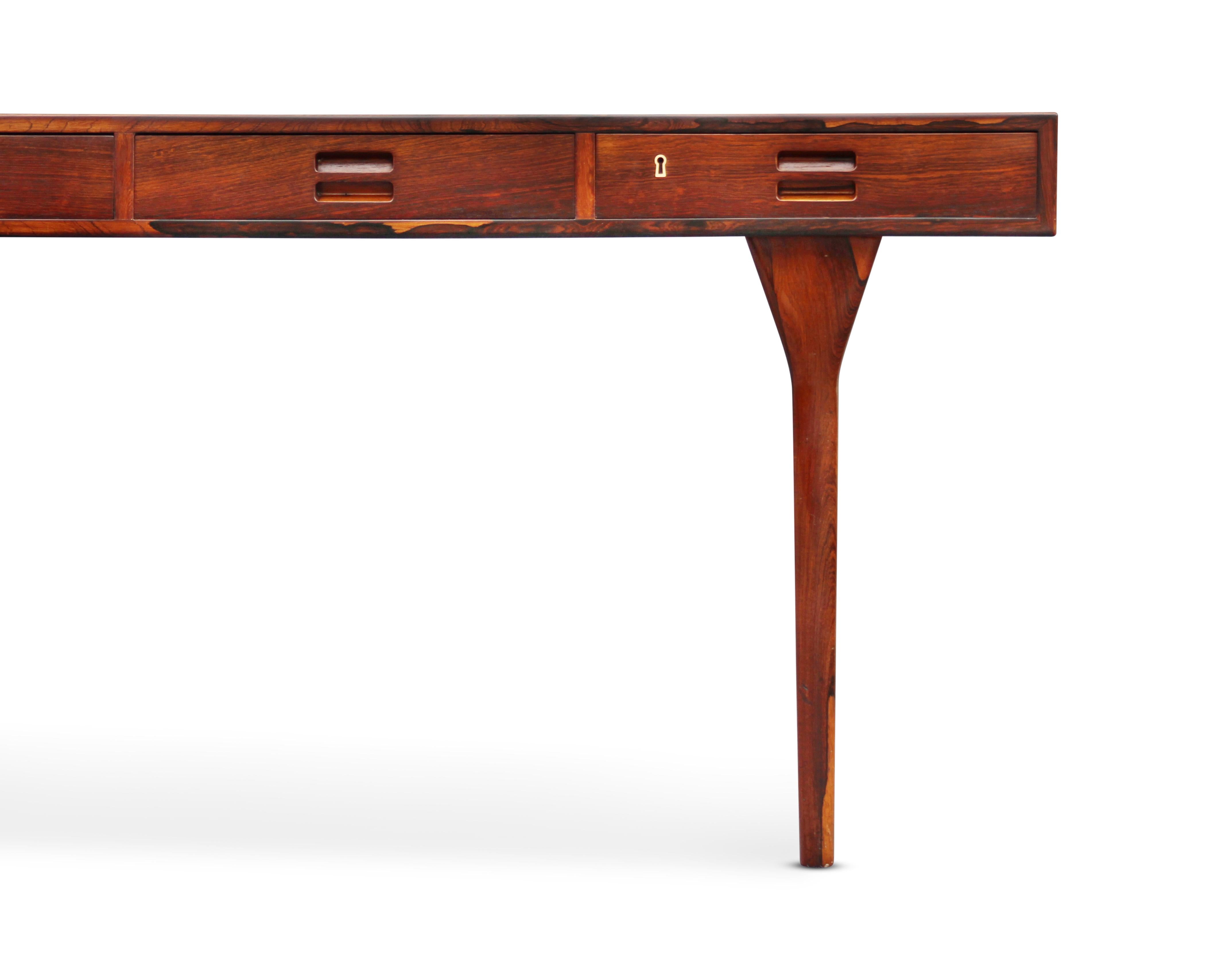 Restored Nanna Ditzel for Søren Willadsen Rosewood 4-Drawer Desk Made in Denmark For Sale 8