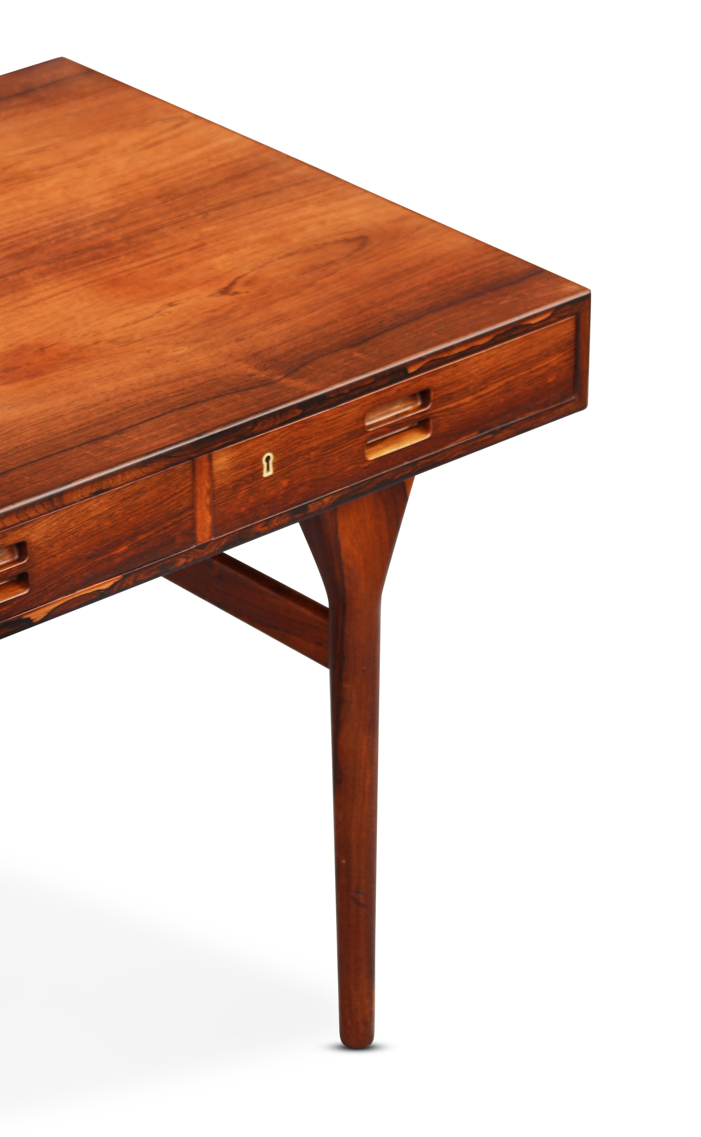 Restored Nanna Ditzel for Søren Willadsen Rosewood 4-Drawer Desk Made in Denmark For Sale 5